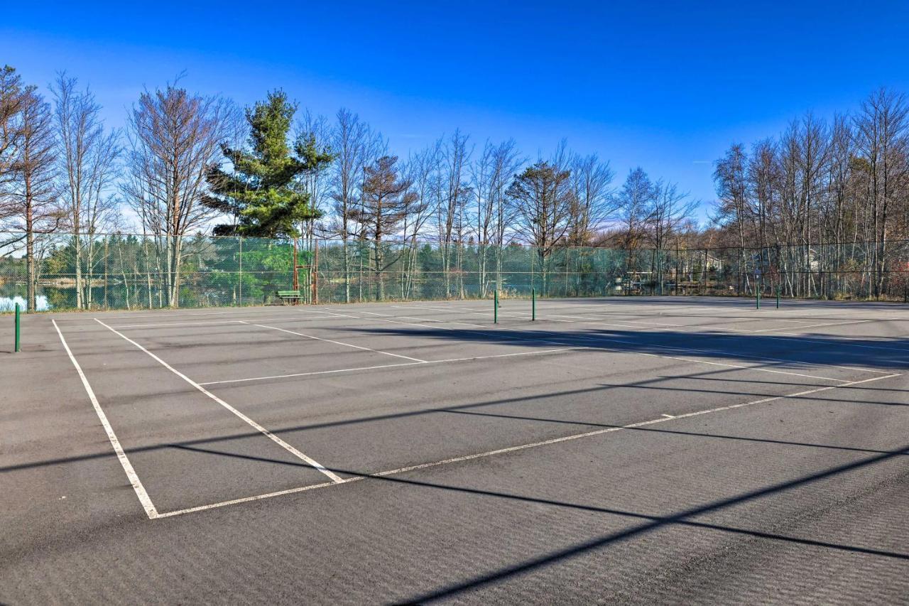 Poconos Retreat Perks, Access! Holiday home Pocono Summit